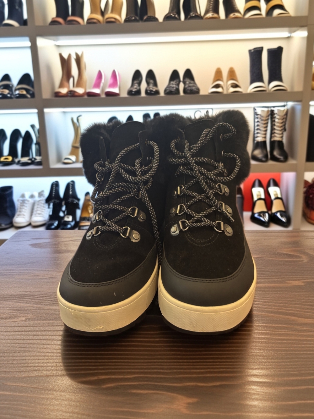 UGGS KOOLABURRA Women’s Black Suede Lace-Up Winter Boots SIZE 8